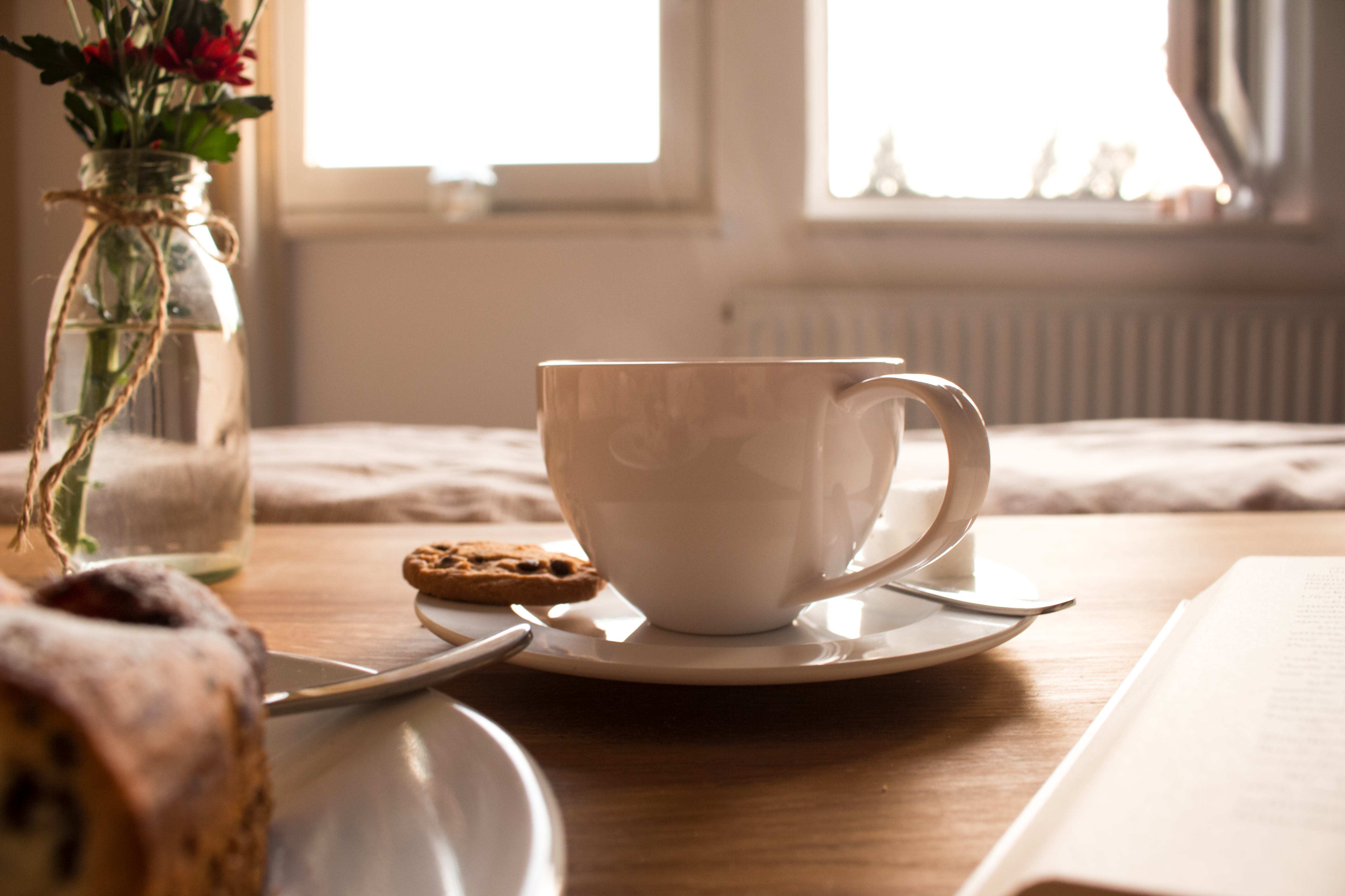 Set of a cup and saucer