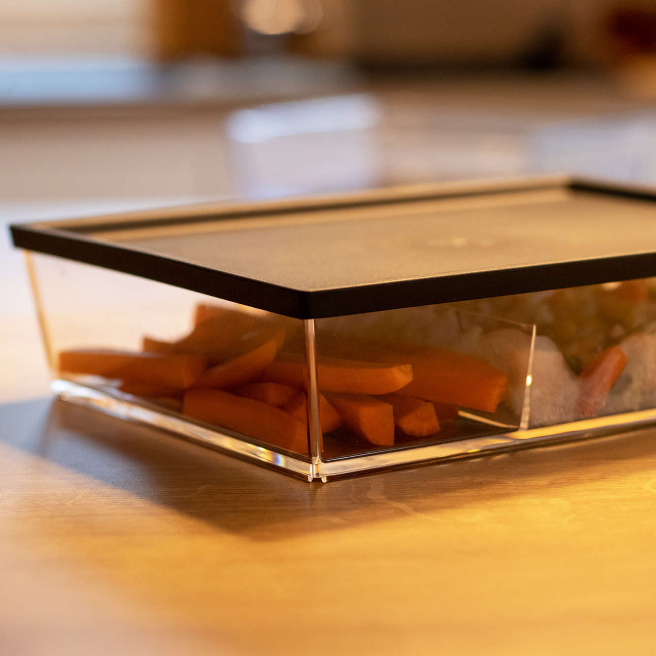 Edgy Egon with divider and lid