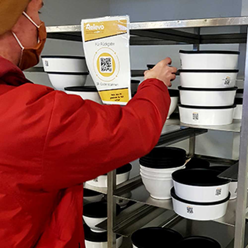 ORNAMIN To-go Mehrwegschalen im Relevo Mehrwegsystem im Studentenwerk Niederbayern-Oberpfalz