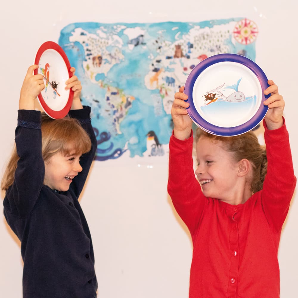 Small plate with sloped base for children Small plate with sloped base for children