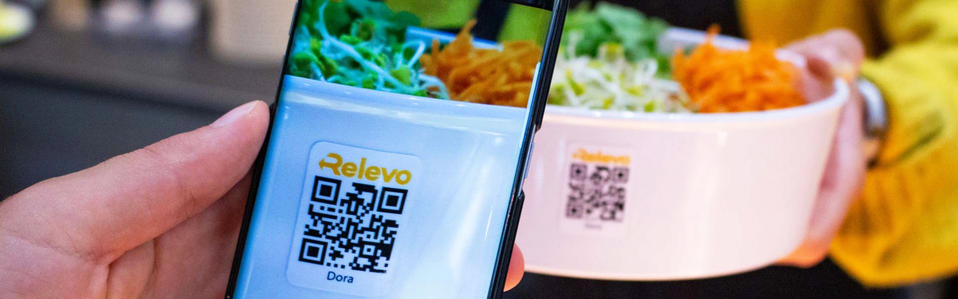 ORNAMIN-Relevo Mehrwegsystem-Barcode einscannen mit Handy