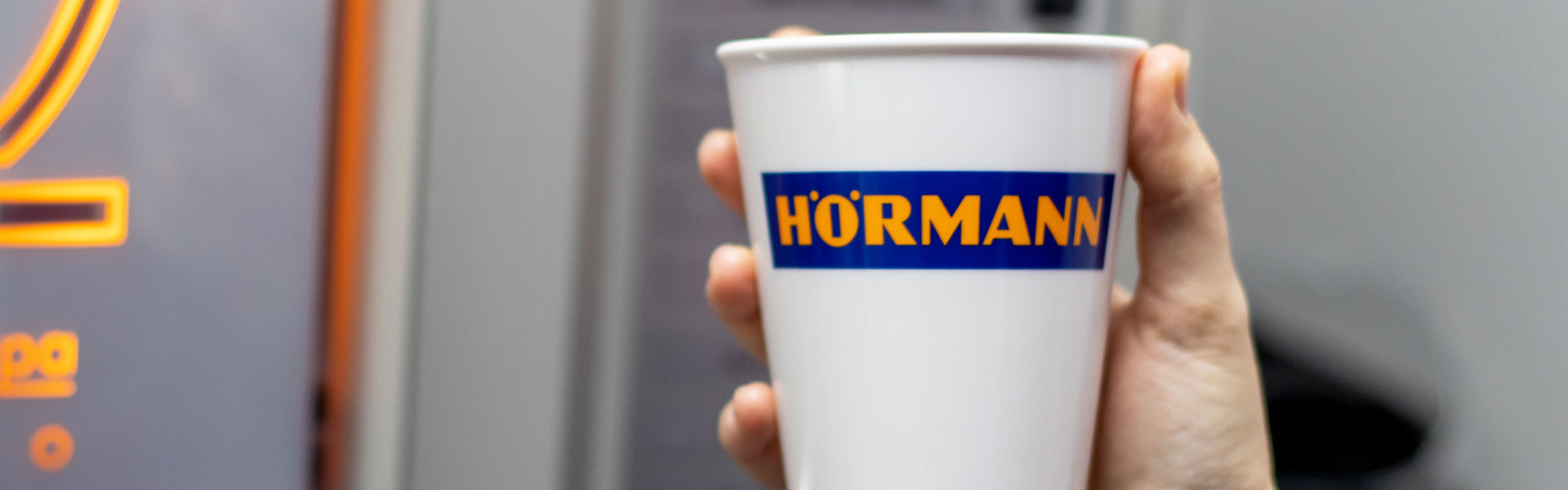 ORNAMIN-Referenzen-Hoermann ORNAMIN-To-go Hörmann Mehrwegbecher Great Gloria