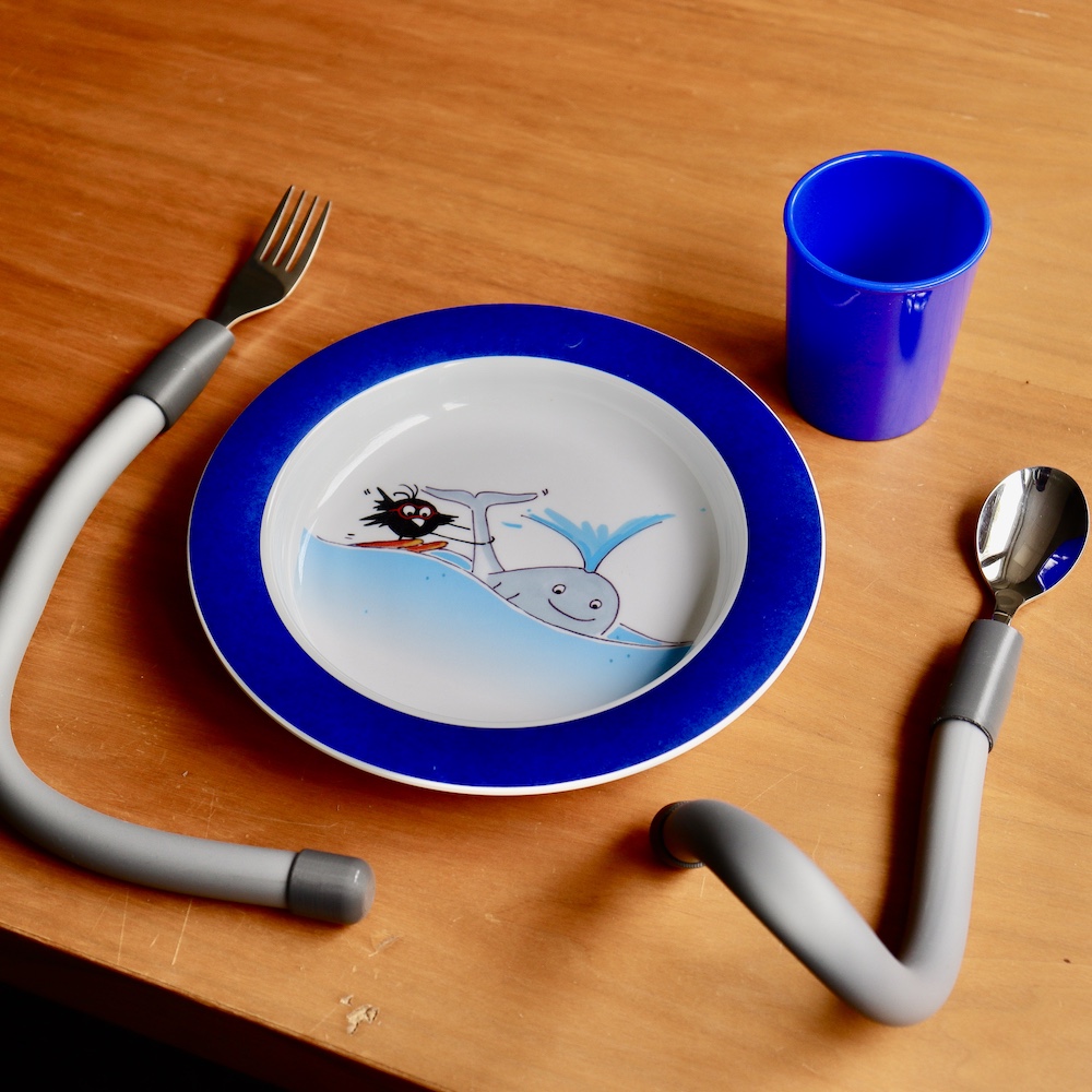 Stainless steel flexible cutlery set for children