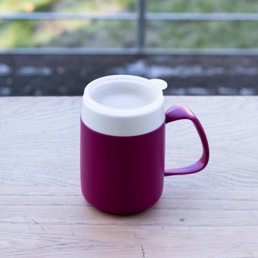 ORNAMIN Mug with double wall and with therapeutic Drinking Lid