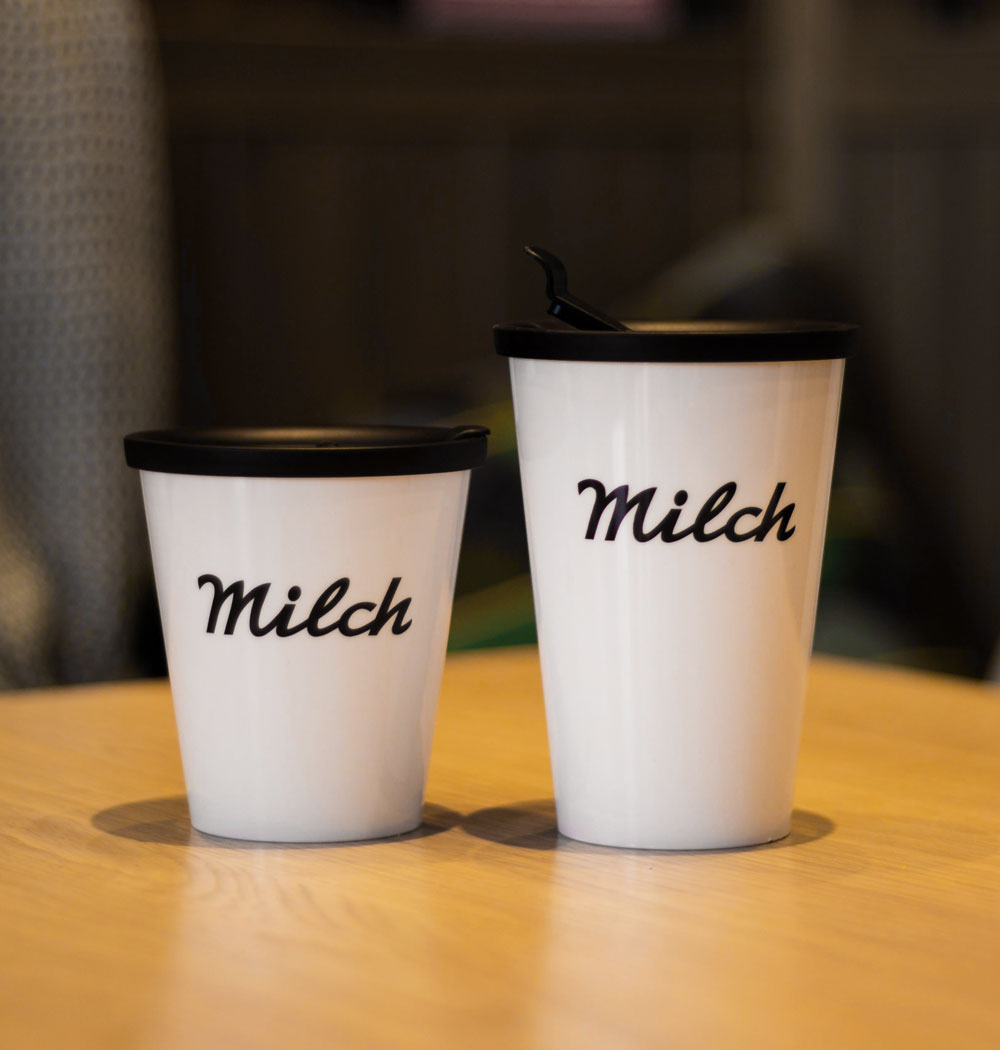 ORNAMIN-Coffee-to-go-Mehrwegbecher-im-Mehrwegsystem-bei-Milch-Feinkost