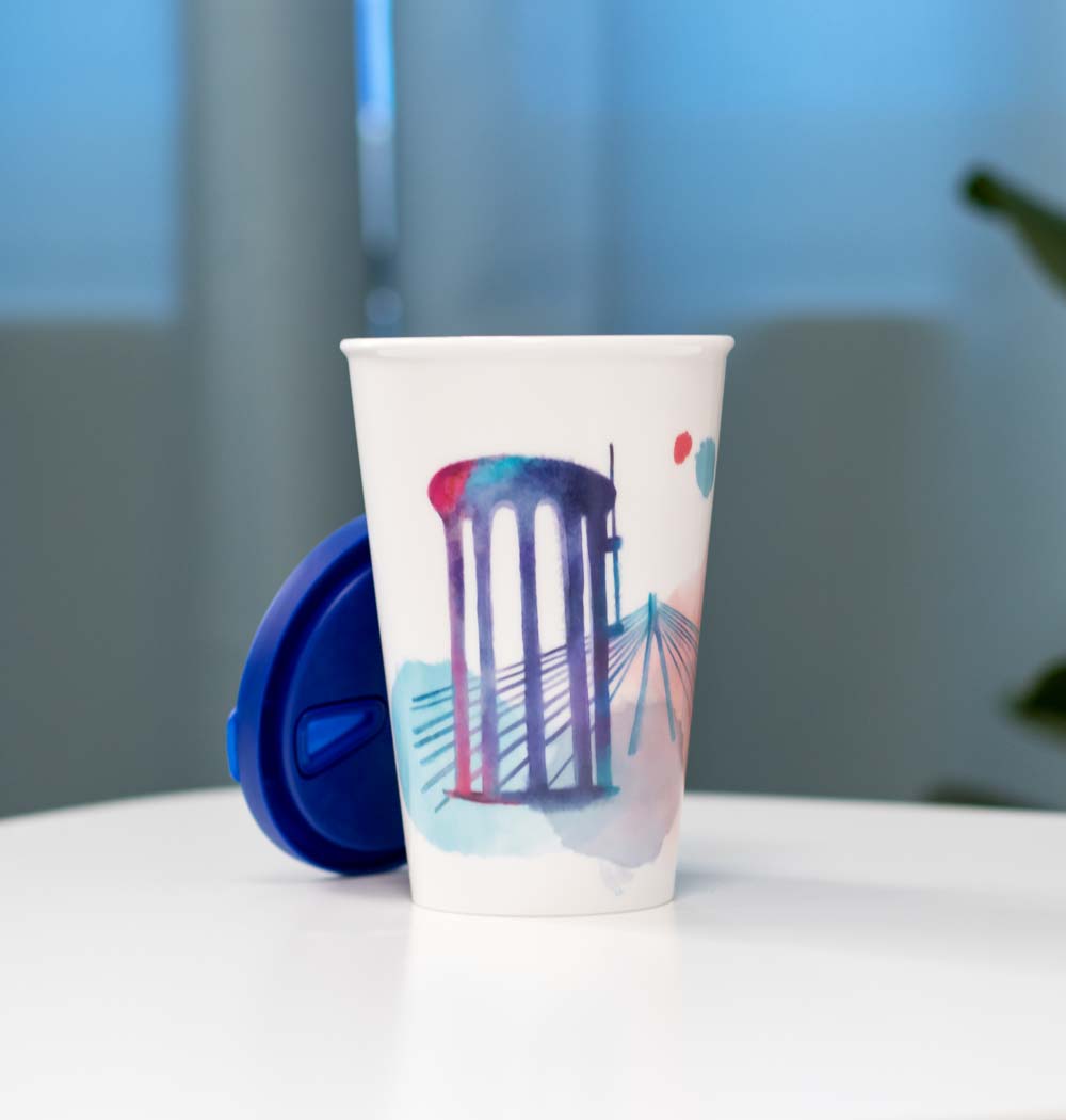 ORNAMIN-Coffee-to-go-Mehrwegbecher-im-Design-der-Stadt-Neuwied-it-passendem-Trinkdeckel