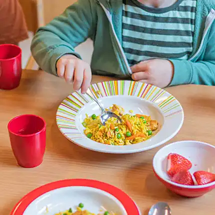 ORNAMIN Kindergeschirr im Einsatz in der Kita-Marienkäfer